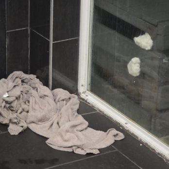 Retro Fitness - Dirty Towels left on floor and drain flies in each of the showers. Smells so bad. Really sad what happened to this place - Gyms Near Me - Glendale, New York
