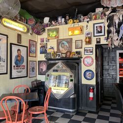 Thirsty Beaver Saloon - Jukebox