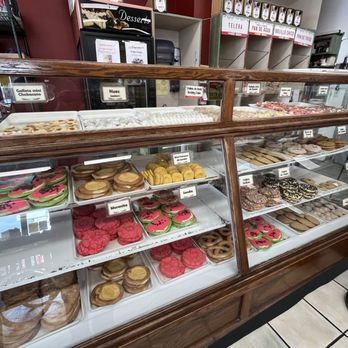El Gallo Bakery - Bakeries Near Me - Los Angeles, California El Gallo Bakery - Bakeries Near Me - Los Angeles, California
