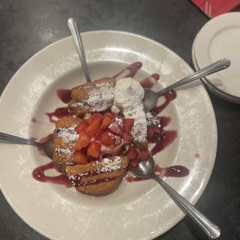 Baumhowers Victory Grille - Foley - Strawberry shortcake - Chicken Wings Near Me - Foley, Alabama