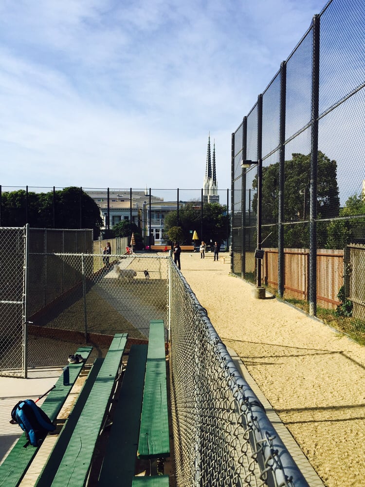 Upper Noe Recreation Center: Dog Park Logo