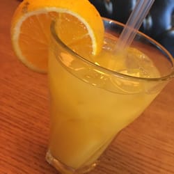 Frankie & Bennys - Fuzzy navel cocktail
