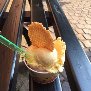 Eis-Kaiser - Mango und Sahne kirsche - Ice Cream & Frozen Yogurt Near Me - Seligenstadt, HE