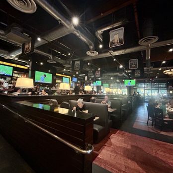 BJ's Restaurant & Brewhouse - Interior 9/2/26 - Pizza Near Me - Irvine, California
