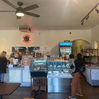 Main Street Pizza - This is it, inside and out dining. - Pizza Near Me - Colfax, California