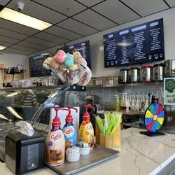 Bobazona - The front counter