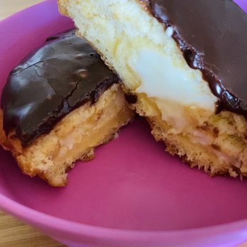 Top Pot Doughnuts - Bavarian cream - Bakeries Near Me - Seattle, Washington Top Pot Doughnuts - Bavarian cream - Bakeries Near Me - Seattle, Washington