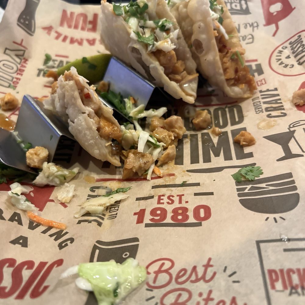 Applebee's Grill + Bar - Chicken Wong Tong tacos - American Near Me - San Dimas, California