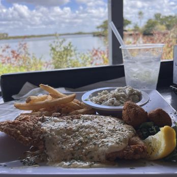 Peck's Old Port Cove - Lunch with a view and breeze - Seafood Near Me - Crystal River, Florida Peck's Old Port Cove - Lunch with a view and breeze - Seafood Near Me - Crystal River, Florida