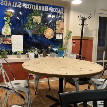 Avocado Pit - Manchester - Inside - Tacos Near Me - Manchester Ctr, Vermont