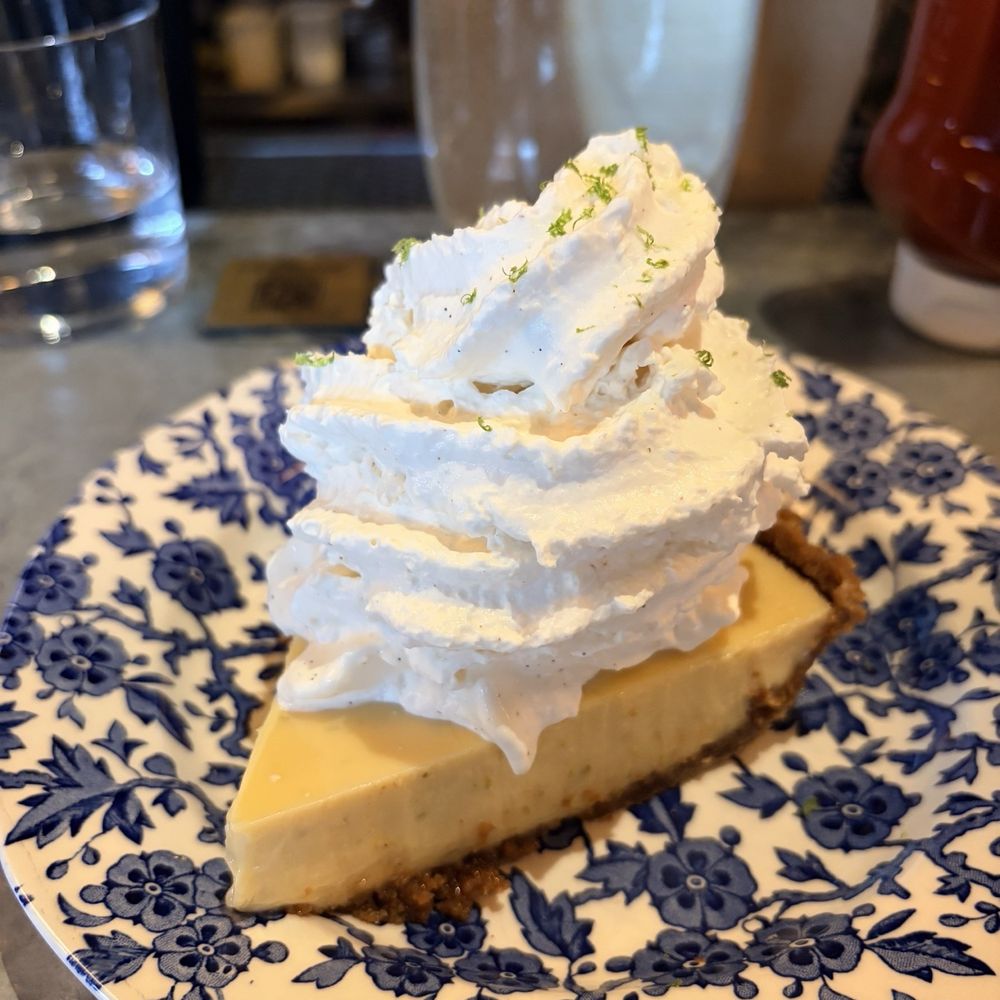 Au Cheval - Key Lime Pie - Bars Near Me - Chicago, Illinois Au Cheval - Key Lime Pie - Bars Near Me - Chicago, Illinois