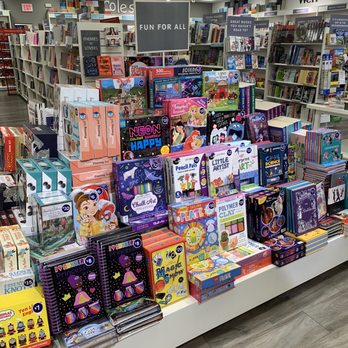 Coles - Coles Eglinton Square - Books, Mags, Music & Video Near Me - Toronto, Ontario