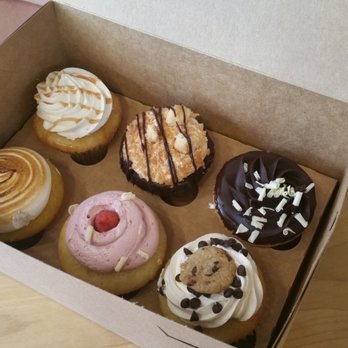 Molly's Cupcakes - Desserts Near Me - Chicago, Illinois Molly's Cupcakes - Desserts Near Me - Chicago, Illinois