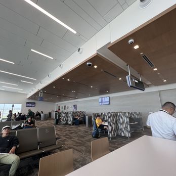 Lafayette Regional Airport - Seating & Desks - Airports Near Me - Lafayette, Louisiana Lafayette Regional Airport - Seating & Desks - Airports Near Me - Lafayette, Louisiana