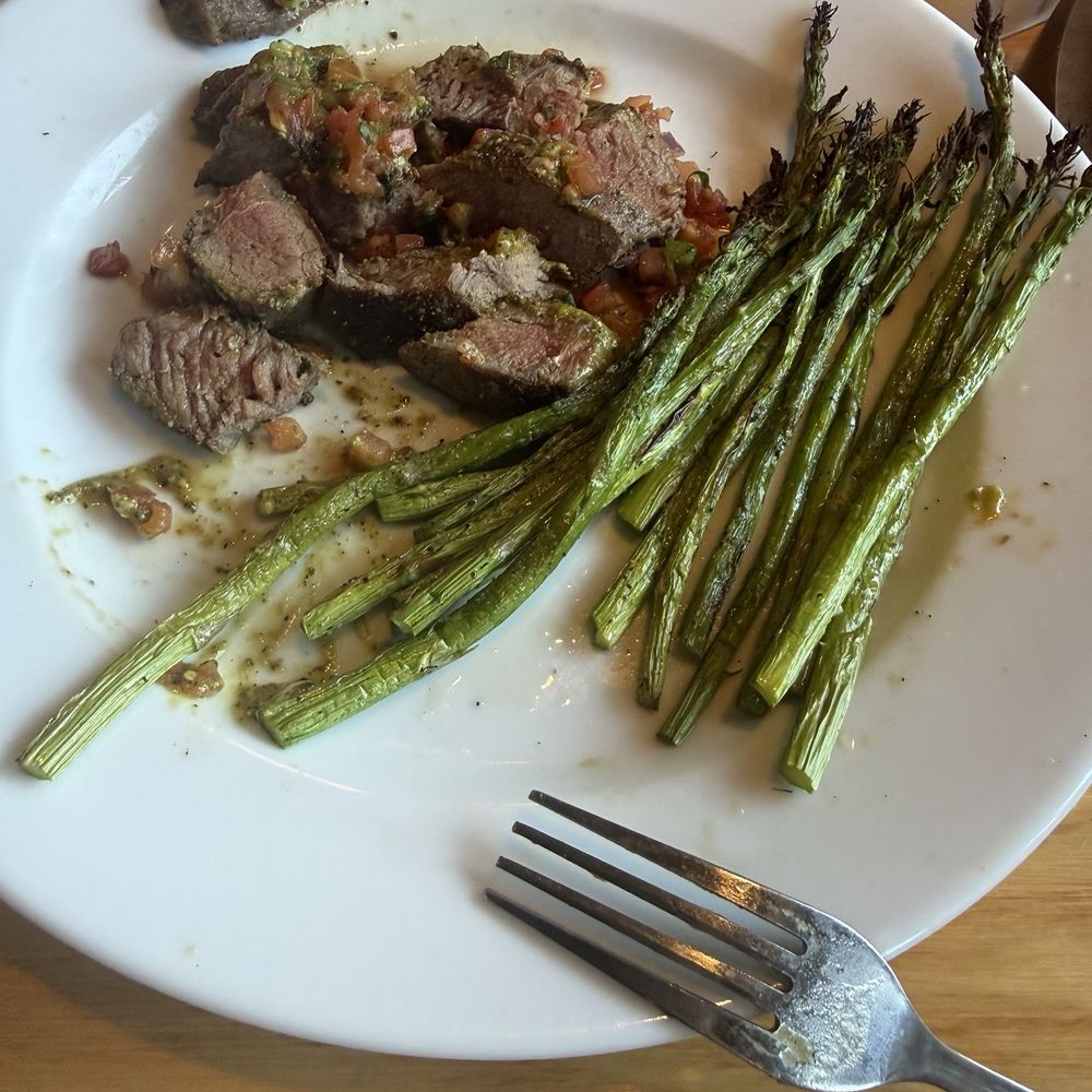 Chili's - Steak with asparagus. - American Near Me - Tucson, Arizona Chili's - Steak with asparagus. - American Near Me - Tucson, Arizona