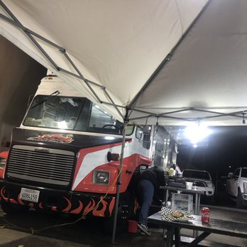 Los Taqueiros - Taco truck with sitting area. - Street Vendors Near Me - Bakersfield, California