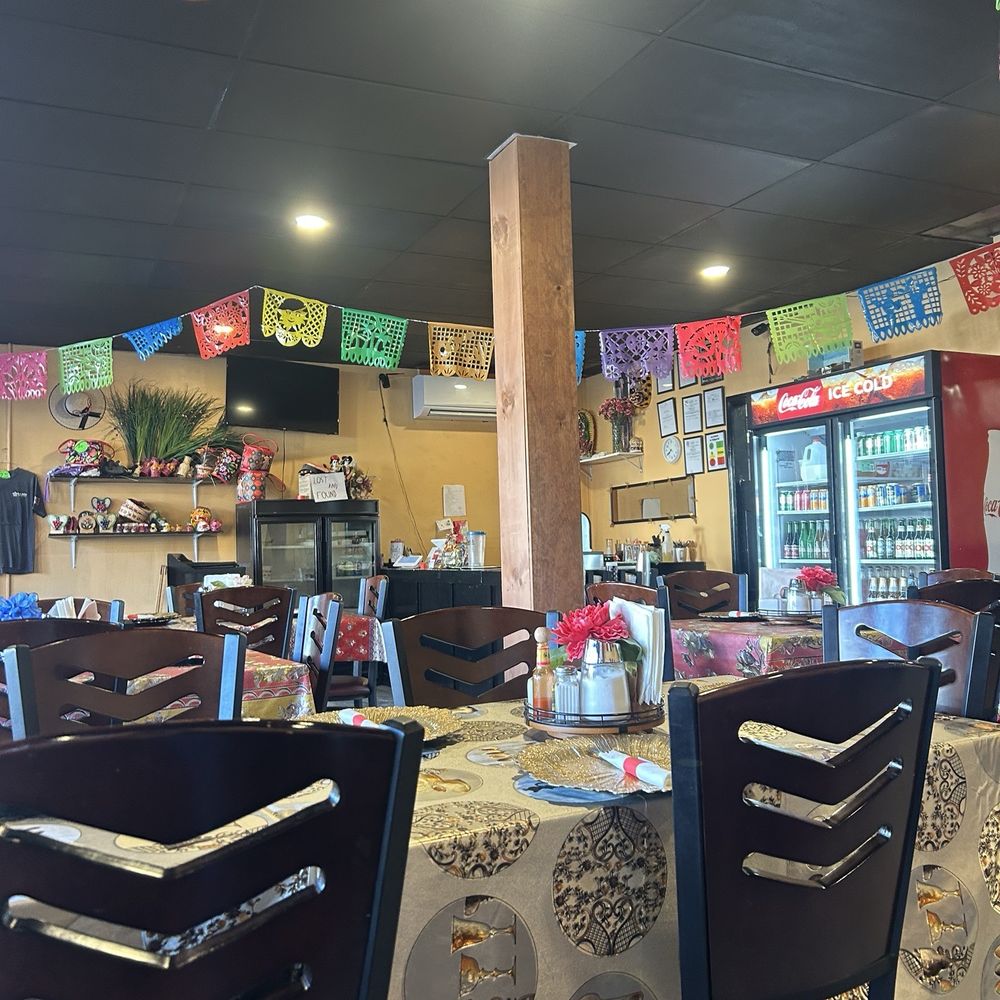 Los Jefes - Restaurant Area - Mexican Near Me - Saint Albans, Vermont Los Jefes - Restaurant Area - Mexican Near Me - Saint Albans, Vermont