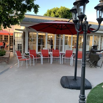 Old Town Artisan Studios - Outside of Leland Gallery - in Old Town Artisan Studios in La Quinta  78046 Calle Barcelona - Art Classes Near Me - La Quinta, California