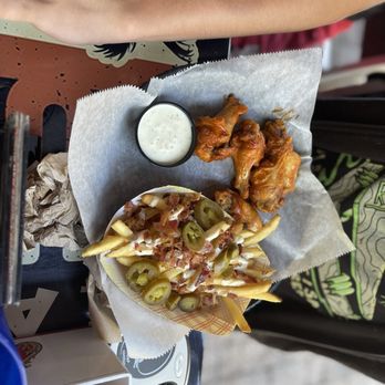Hurricane Grill & Wings - Boneless wings - American Near Me - Jacksonville, Florida
