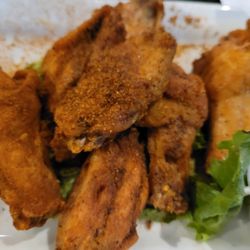 Charles Village Pub & Patio - Pretty good wings.  Only positive of this place