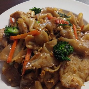 Thai Metta Restaurant - Pad see ew w/ sausage - Thai Near Me - Fort Wayne, Indiana