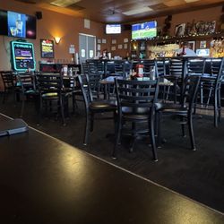Mad Dog and Cat's Steak, Seafood, and Spirits - Interior