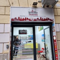 Rome Tour Tickets - The store front of the liar