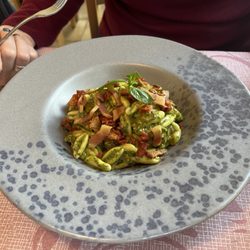 Bellevue - Pesto with crispy bacon. Absolutely amazing