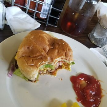 Farm's House - Idiots burger - Breakfast & Brunch Near Me - Banning, California