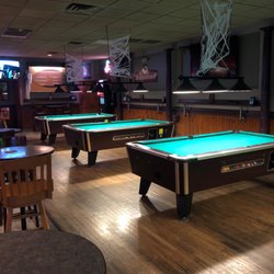 Bobalouie's Grille & Sports Garden - Nice pool tables