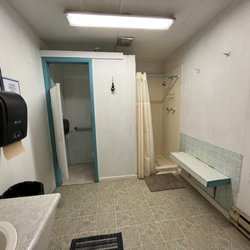 Mitchells Stateline Rv - Female bathroom inside