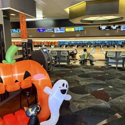 Mira Mesa Lanes - Fun Thursday afternoon bowling; quieter and cheaper