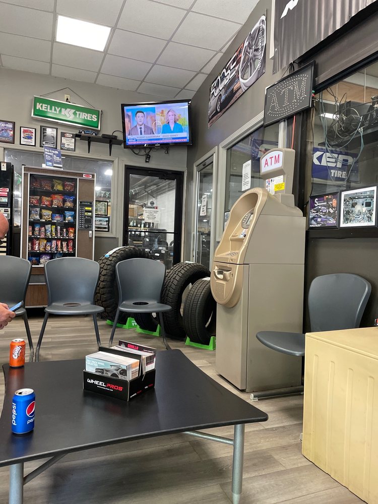 TREAD CITY TIRE Updated September 2024 14 Photos & 30 Reviews 89