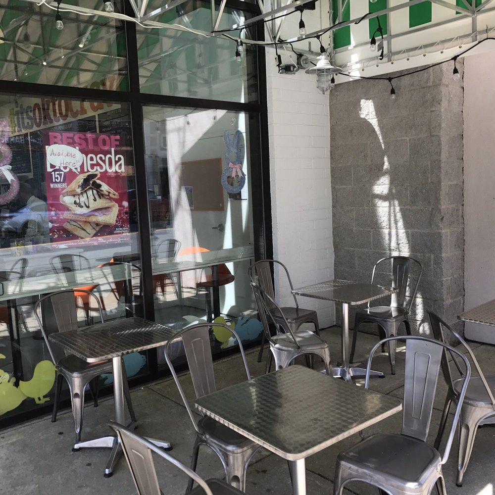 Henry's Sweet Retreat - Patio Seating. - Candy Stores Near Me - Bethesda, Maryland