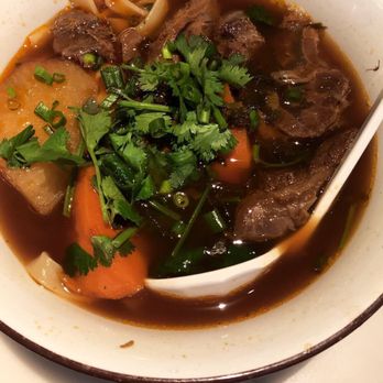 茶木‧台式休閒餐廳 - Beef noodle soup--really good noodles! Will splash though, so don't eat it wearing white - Taiwanese Near Me - Hong Kong, HK