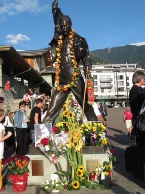 Statue de Freddie Mercury by null