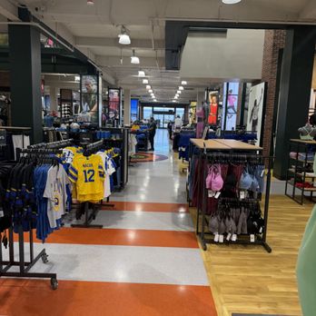 DICK'S Sporting Goods - Golf Equipment Near Me - Torrance, California