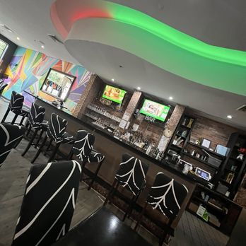 Canvas Social Cuisine - Bar Area - Southern Near Me - Norfolk, Virginia Canvas Social Cuisine - Bar Area - Southern Near Me - Norfolk, Virginia