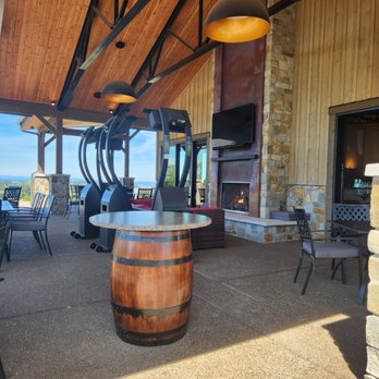 Silverback Estate Winery - Wineries Near Me - Salem, Oregon