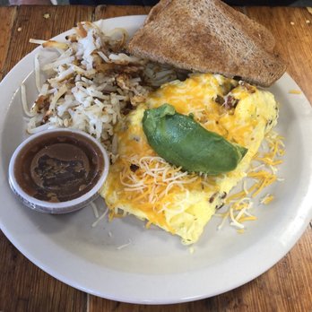 Café Lago - ABC omelette with hashbrowns and wheat toast - Cafes Near Me - Lakeway, Texas