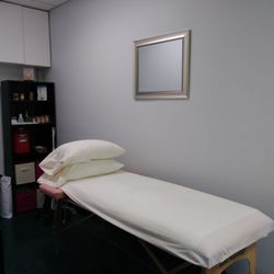 Acupuncture and Herbal Solutions - Treatment room