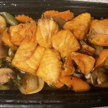 Emon's Thai Cafe - Salmon with Thai basil chili sauce, fresh basil, onion, bell pepper, mushroom & carrots - Thai Near Me - Naples, Florida