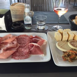 Munus - Italian antipasto with mixed pickles and bread.