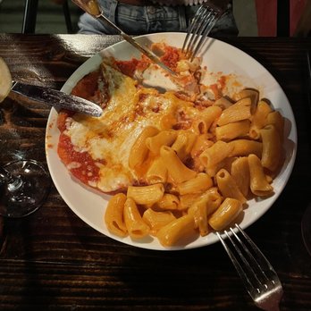 Botte UES - Chicken Parmigiana - Italian Near Me - New York, New York Botte UES - Chicken Parmigiana - Italian Near Me - New York, New York