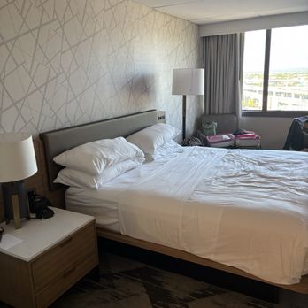 Sheraton Birmingham Hotel - Hotel room - Hotels Near Me - Birmingham, Alabama Sheraton Birmingham Hotel - Hotel room - Hotels Near Me - Birmingham, Alabama