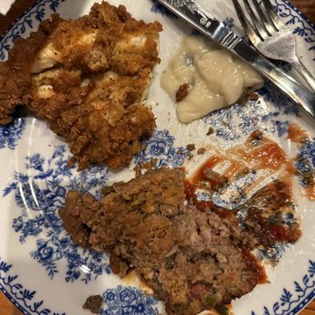 Cracker Barrel Old Country Store - Fried chicken, meat loaf, and some mashed potatoes. - American Near Me - Dry Ridge, Kentucky