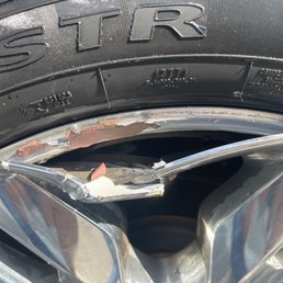 Damaged rim Damaged rim