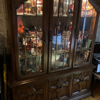 Kmg Movers - 2 piece lighted hutch with glass doors - Movers Near Me - Waterbury, Connecticut