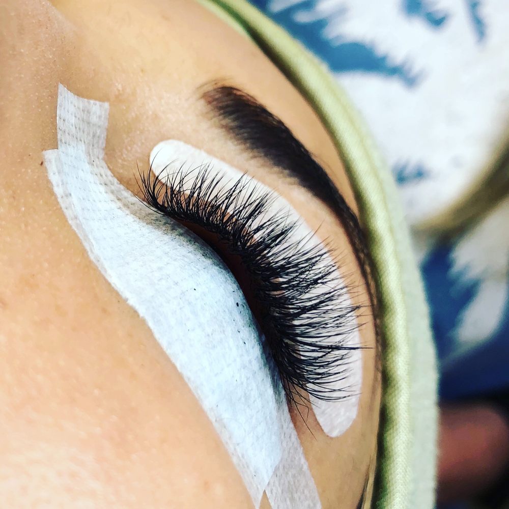 Luxe Lashes by Heather Logo