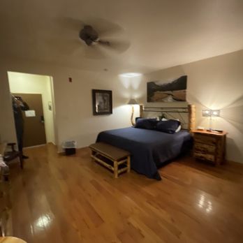 Gateway Inn - King room with a balcony - Hotels Near Me - Grand Lake, Colorado